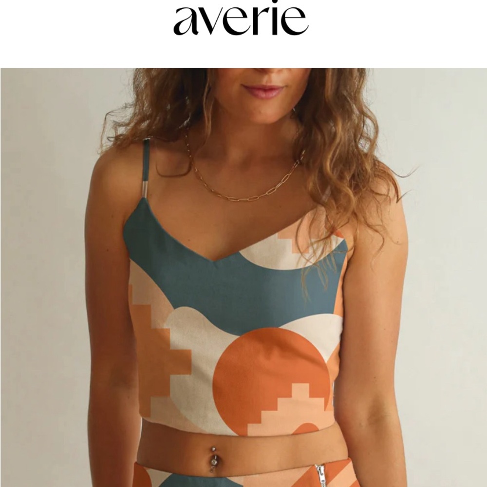 NWT Averie Alora Crop Top size M Medium